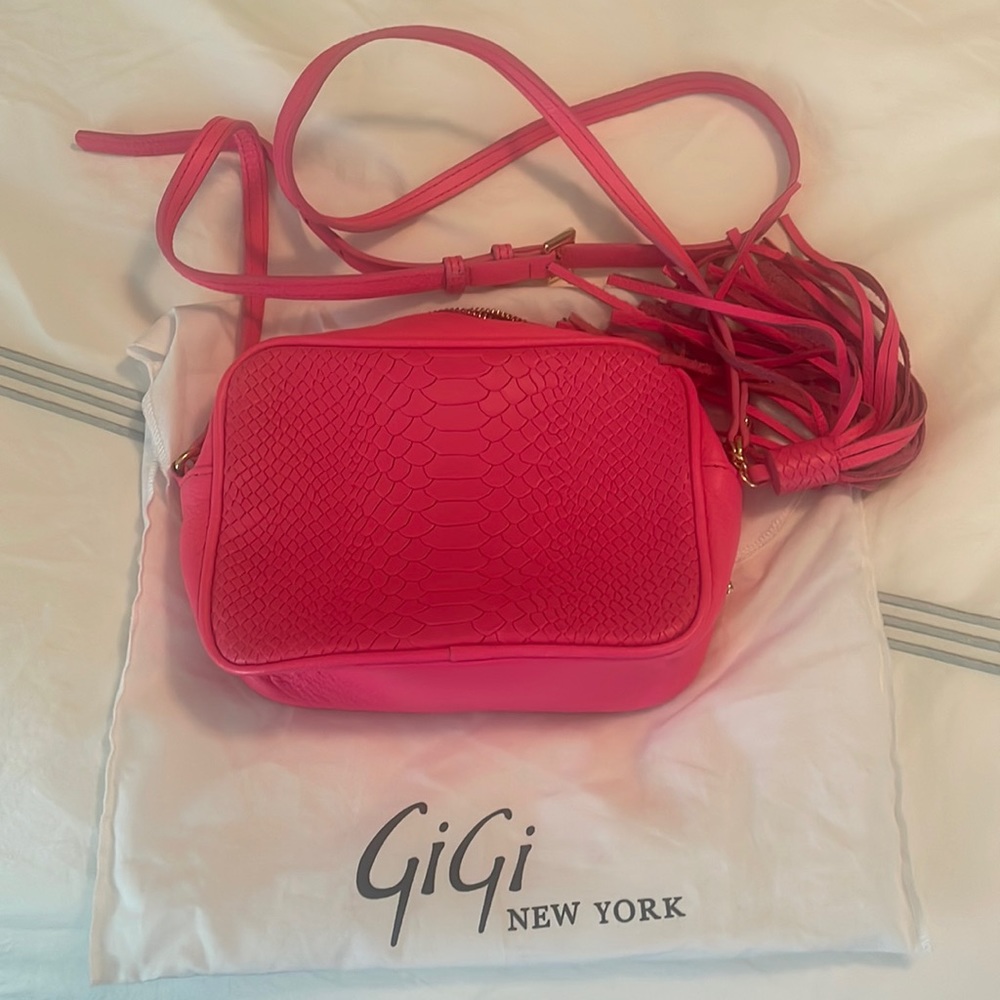 Hot pink GiGi crossbody camera bag! Adorable and perfect for the summer!